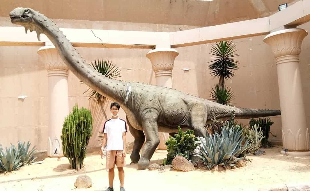 Berpose di Dino Park