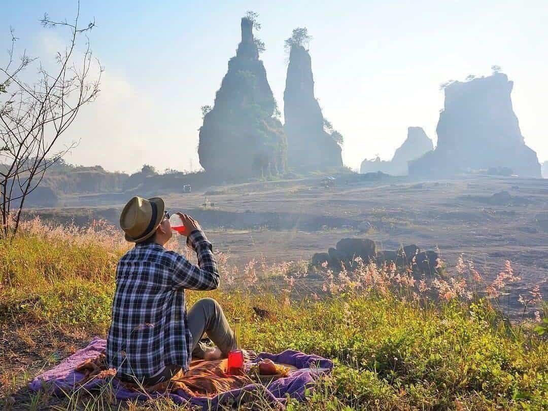 Menikmati keindahan tebing-tebing tinggi di Brown Canyon (sumber pinterest@itsme_donald)