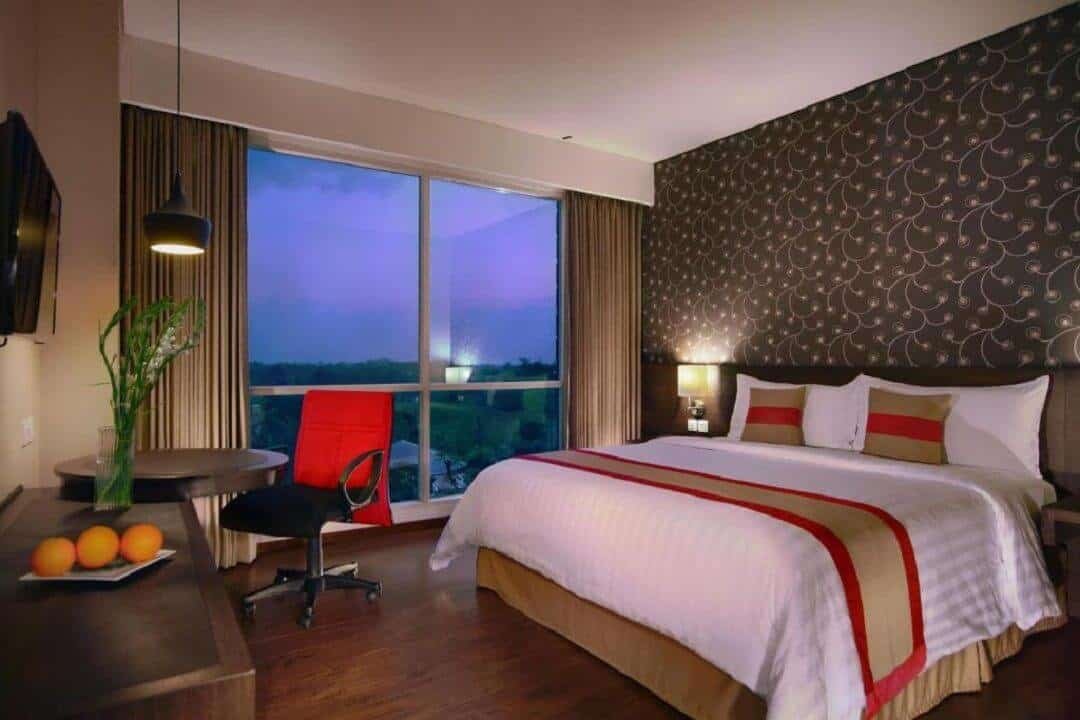 Tampak kamar Superior di Aston Jember Hotel _ Conference Center (sumber booking.com)