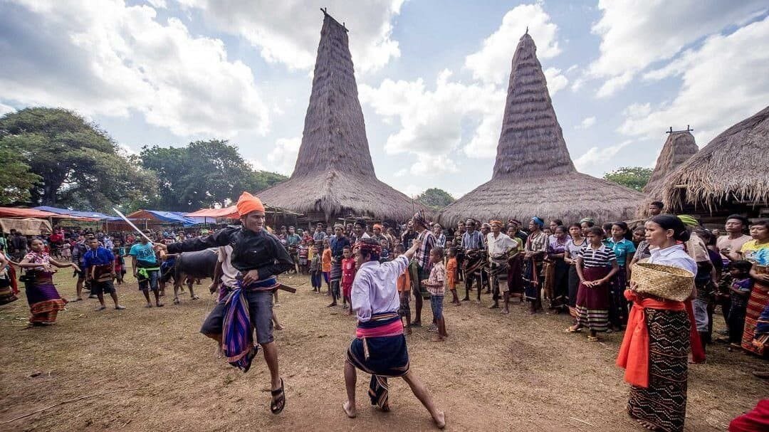 Kampung Adat Raja Prailiu (sumber rri.co.id)