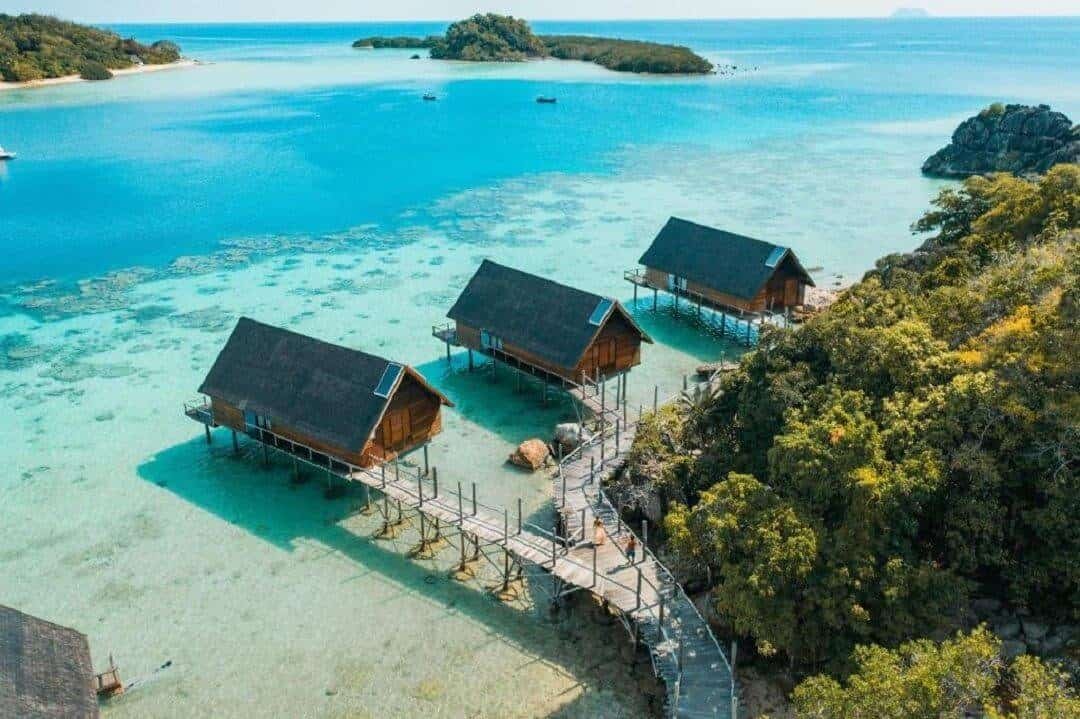 Overwater Bungalow di Bawah Reserve (sumber agoda.com)