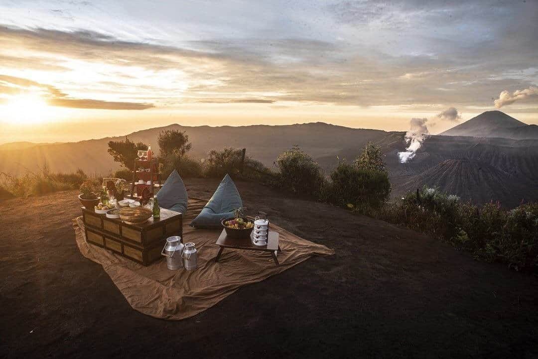 Makan siang di Plataran Bromo (sumber plataran.com)