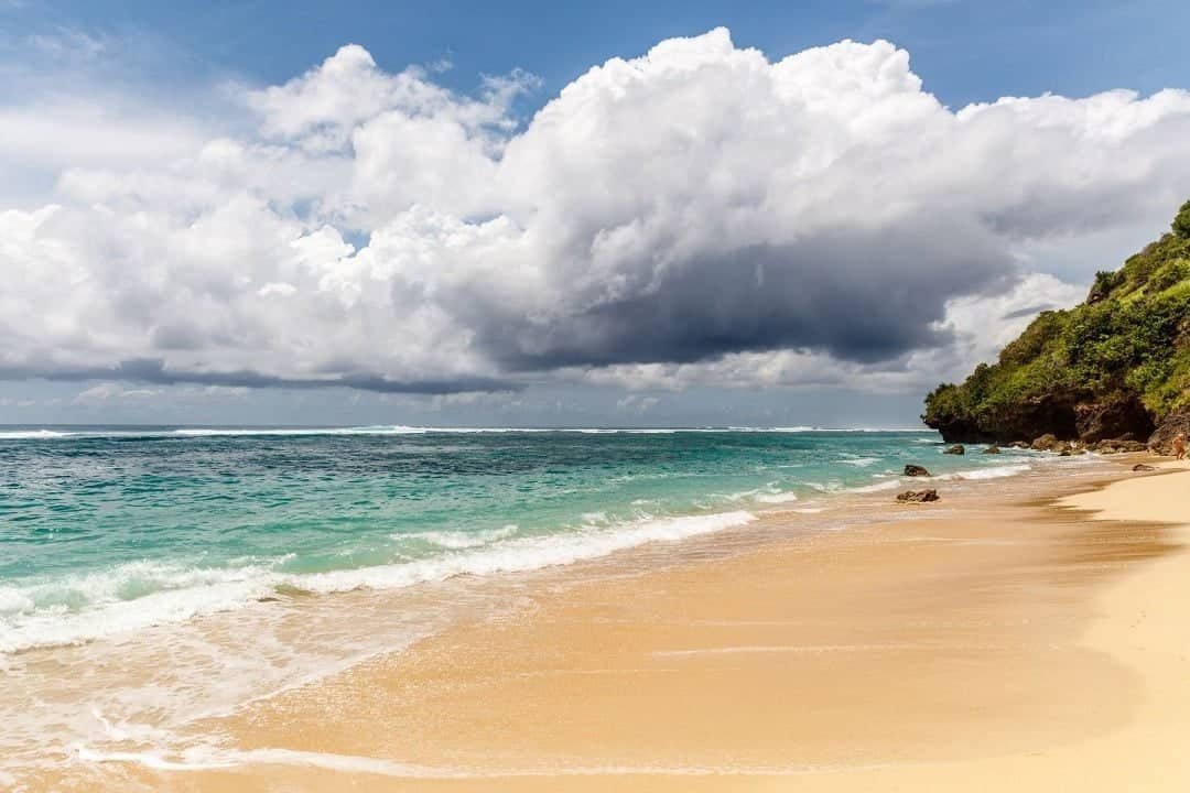 Gunung Payung beach (sumber visitbali.id)