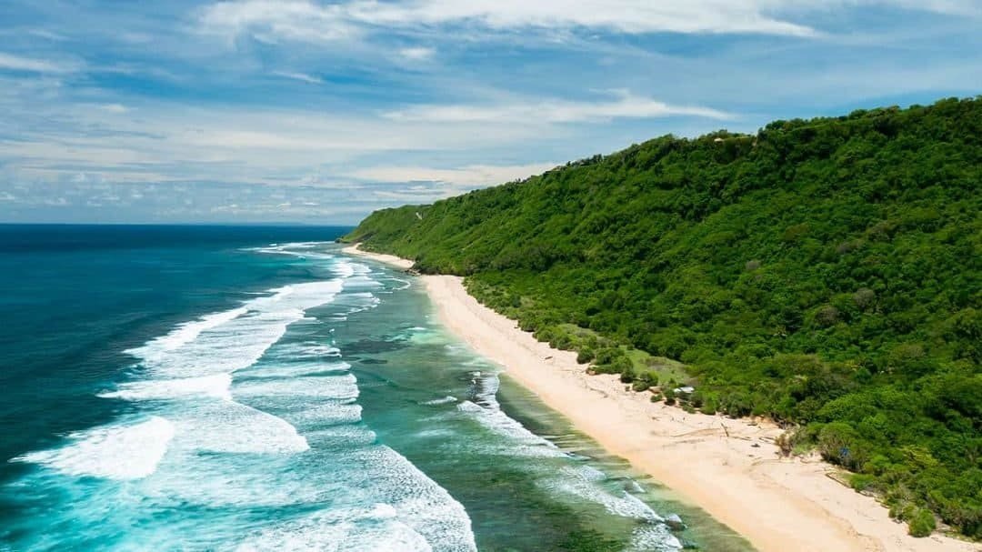 Nyang nyang beach Bali (sumber digitaltravelcouple.com)