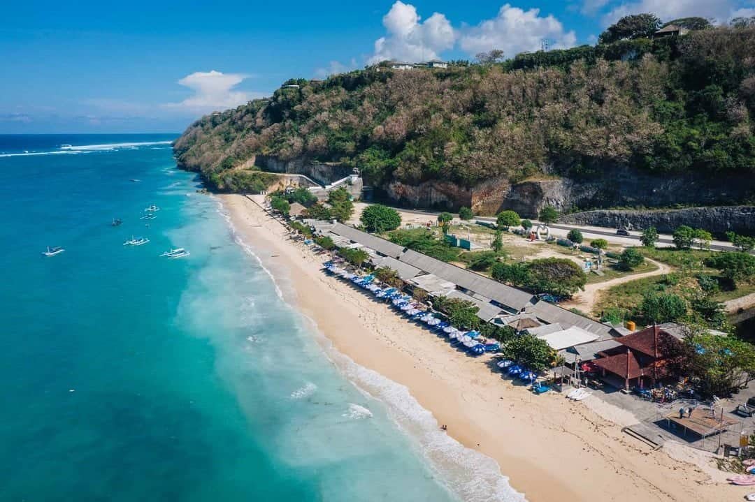 Pandawa beach (sumber jonnymelon.com)