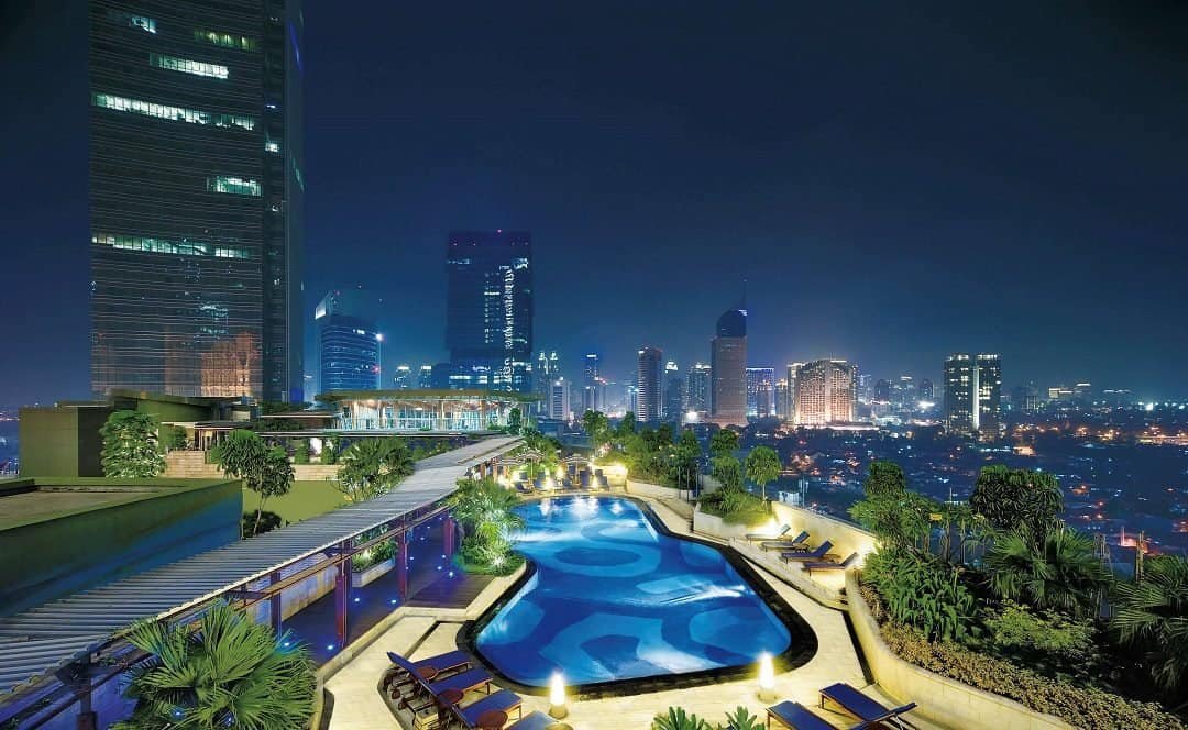 Sky Pool Bar & Cafe (sumber kempinski.com)