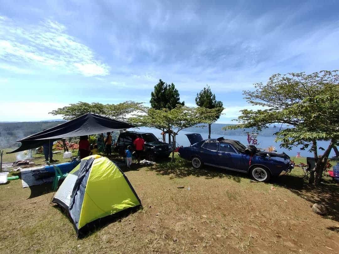 Camping at Danau Toba (Sumber Instagram @hendra_purba_nadra)