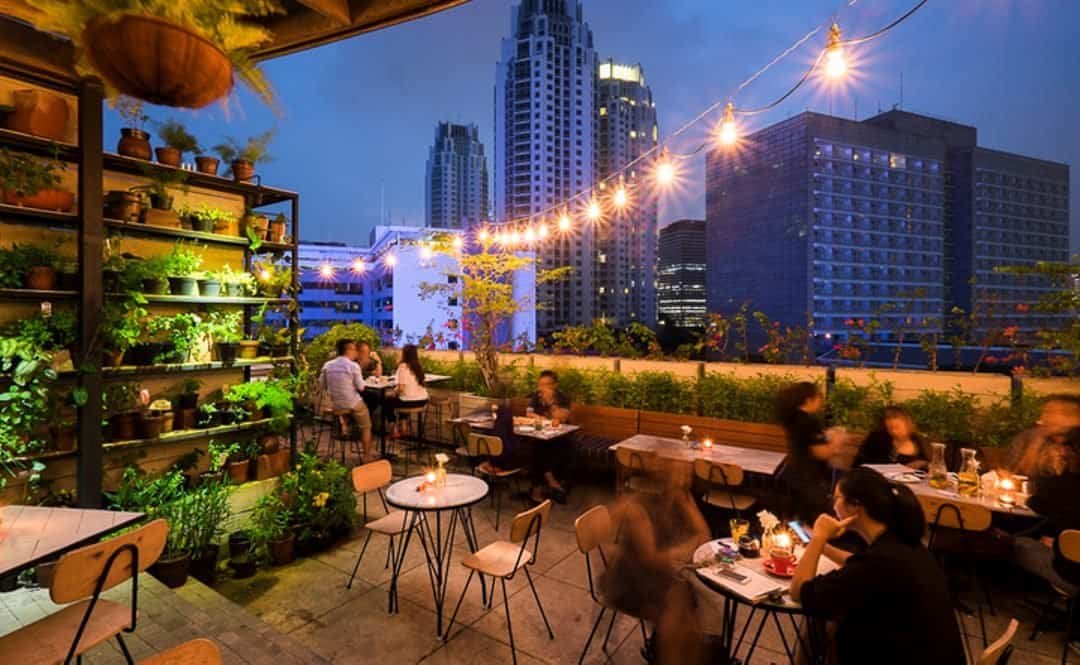 Teras Rooftop di Hause Rooftop Jakarta (Sumber journal.sociolla.com)