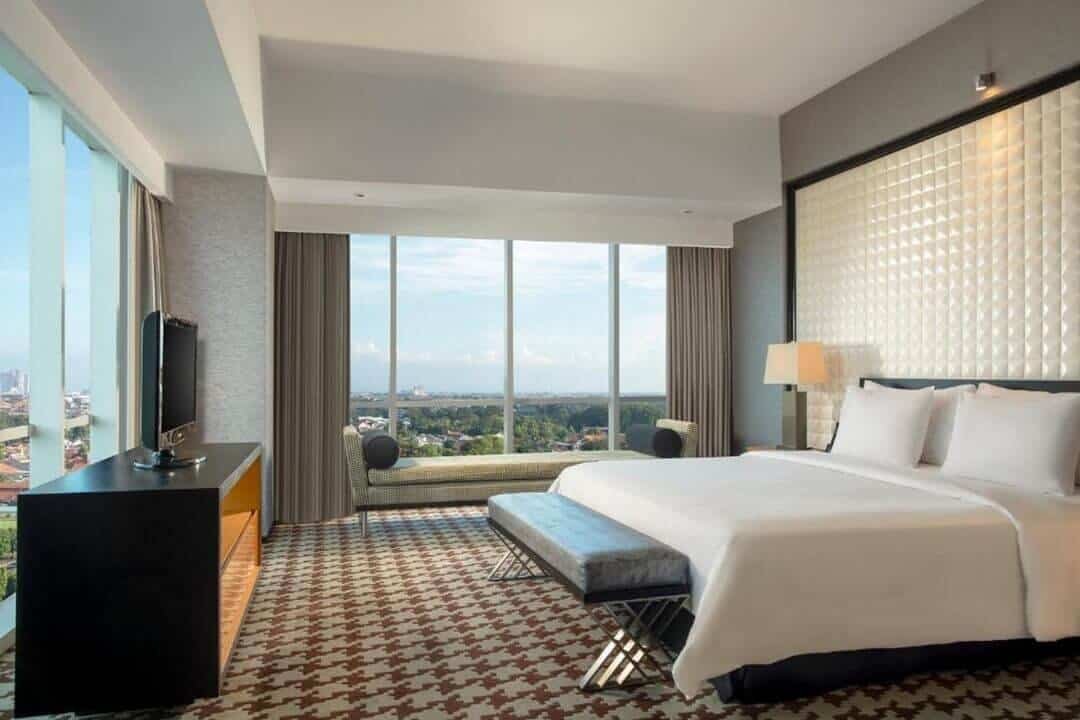 ARTOTEL TS Suites Surabaya (sumber booking.com)