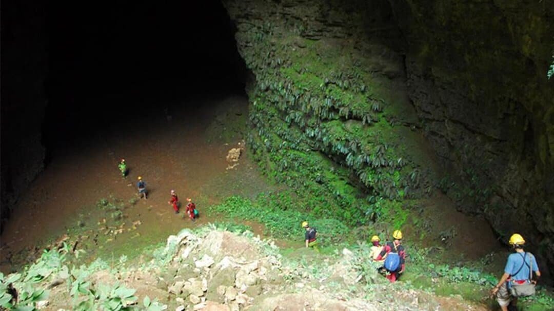 Menjelajahi Gua Jomblang di Yogyakarta (sumber liputan6.com)