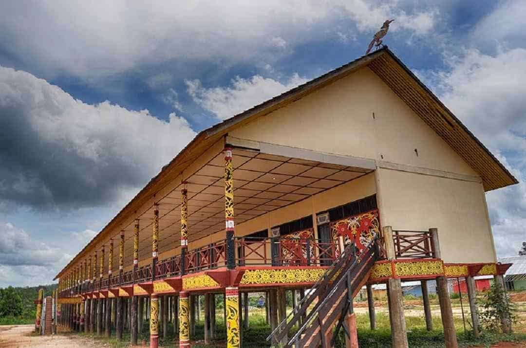 Rumah Adat Longhouse