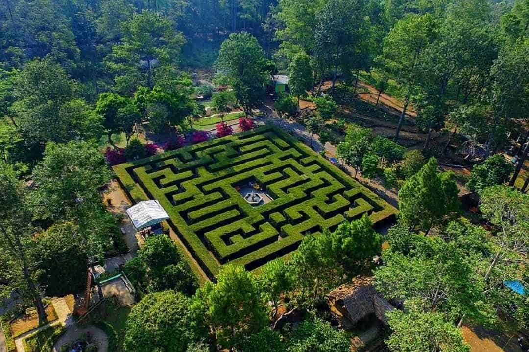 Taman Labirin Coban Rondo