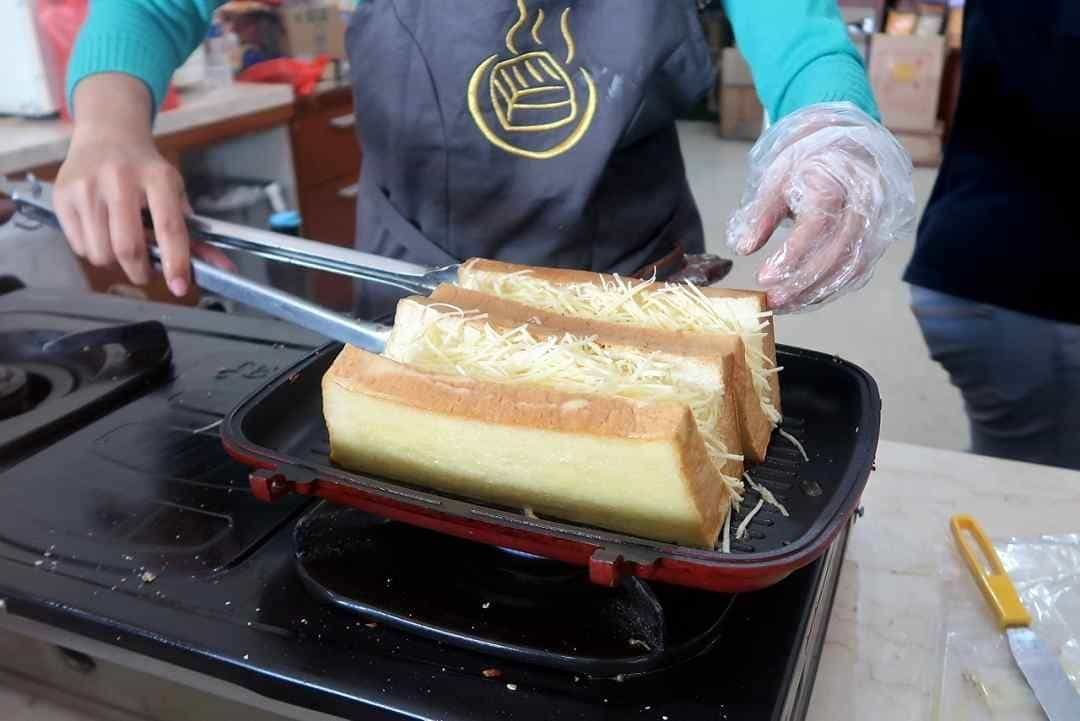 Bolu Bakar Bandung