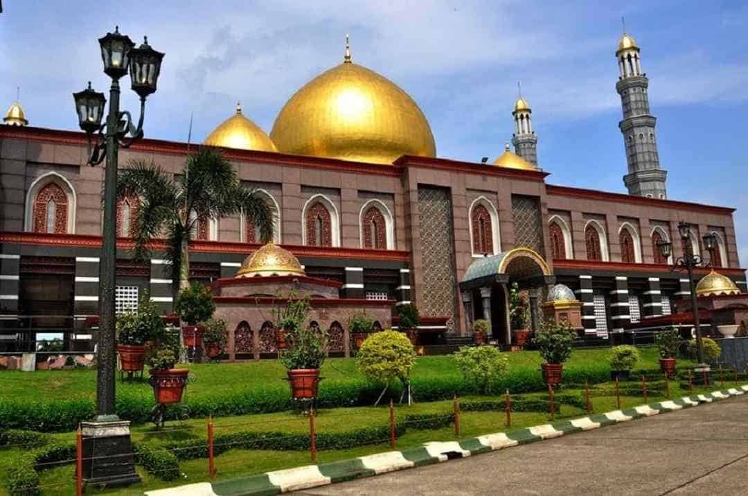 masjid kubah emas