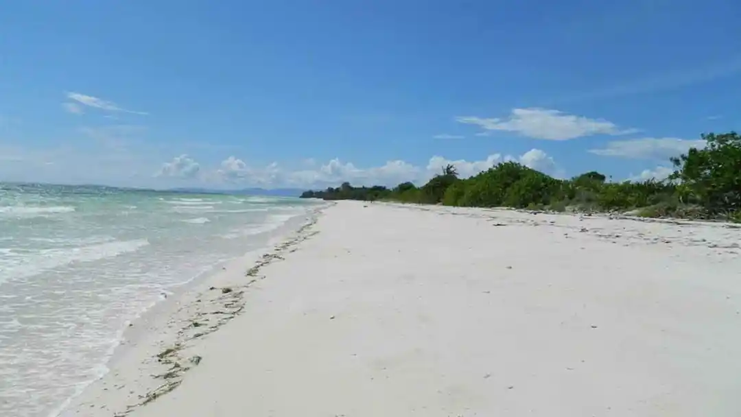 8. Pantai Mutiara