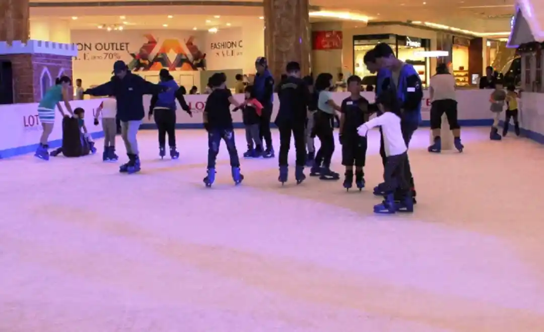 Ice Skating Lotte Shopping Avenue 