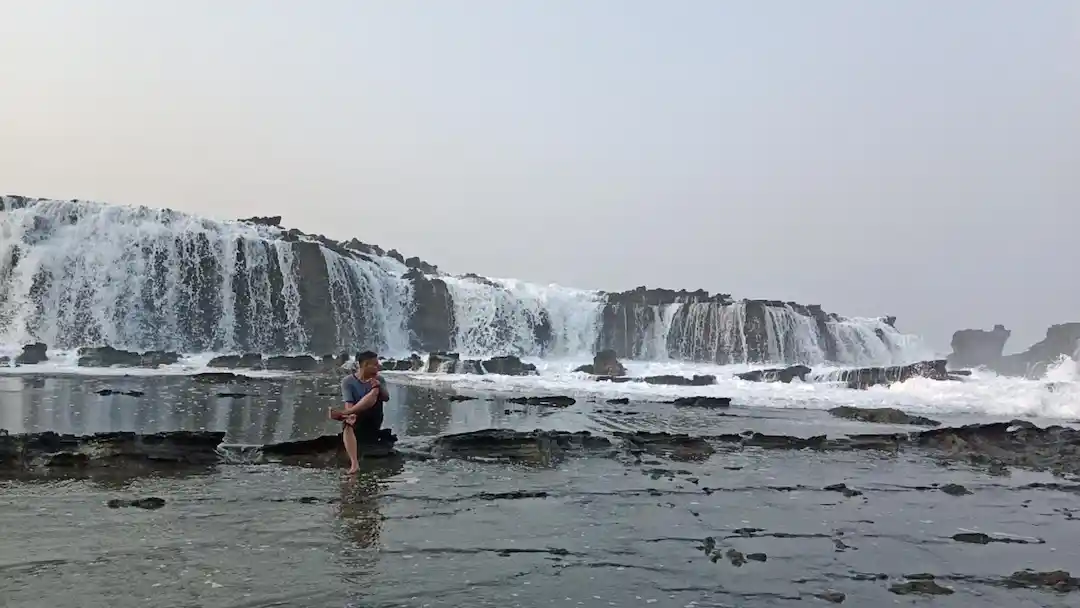Pantai-Karang-Taraje