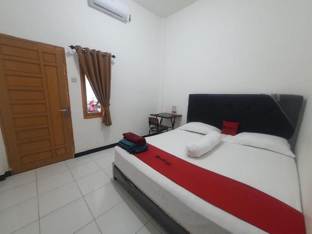 RedDoorz @ Permana Homestay near Supadio Airport