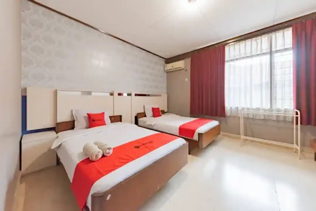 RedDoorz Syariah @Hotel Budi Family