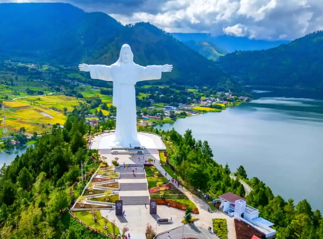 Patung Yesus di Bukit Sibea-Bea