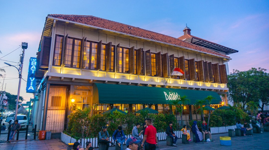 Itinerary Jakarta 1 Hari - Ngapi Pagi die Cafe Batavia (sumber jakarta-tourism.go.id)