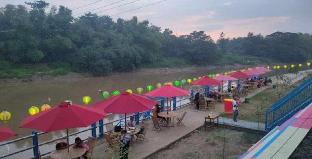Tepi Sungai Bengawan Solo
