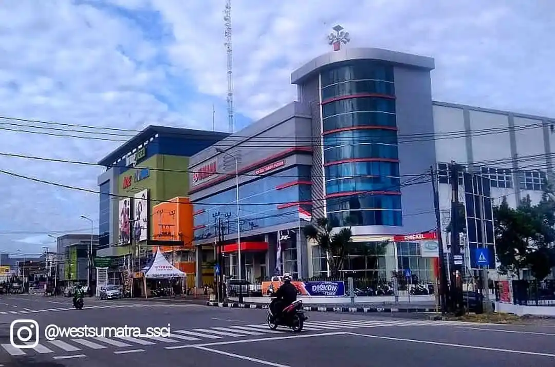 living plaza padang