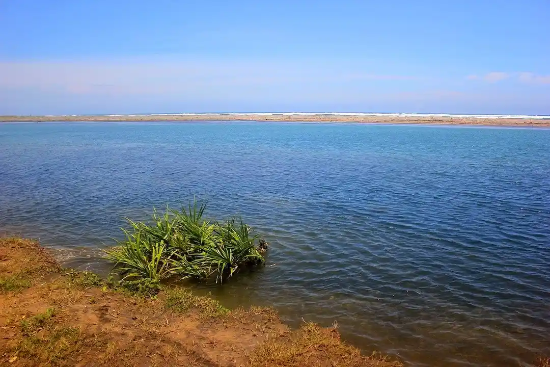 Pantai Ciheuras tasik