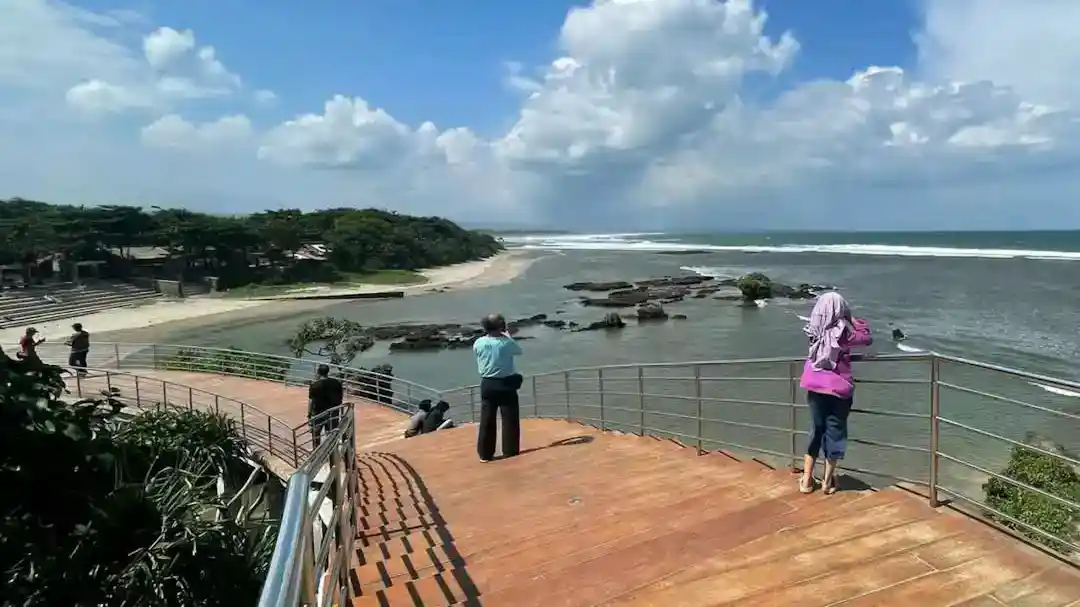 Pantai Sayang Heulang