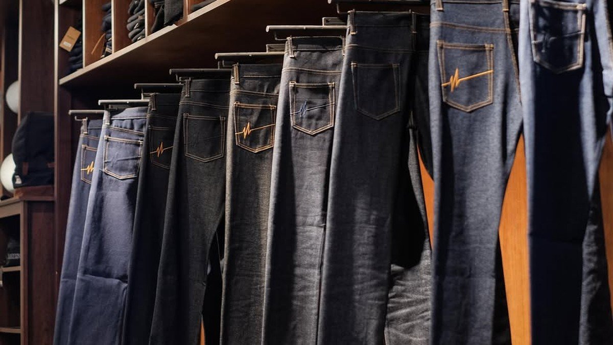 Koleksi denim lokal di toko Mischief Denim Bandung