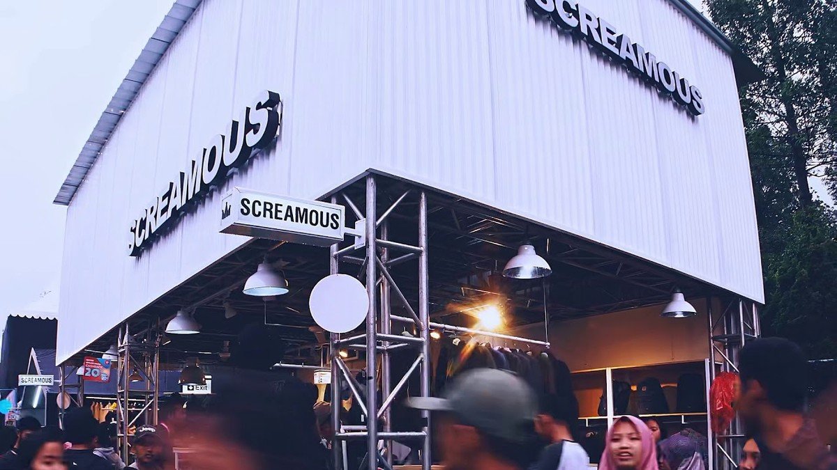 Storefront distro Screamous di Bandung dengan koleksi clothing brand lokal terbaru