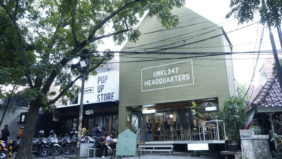 Tampak depan toko distro UNKL347 di Jalan Trunojoyo Bandung