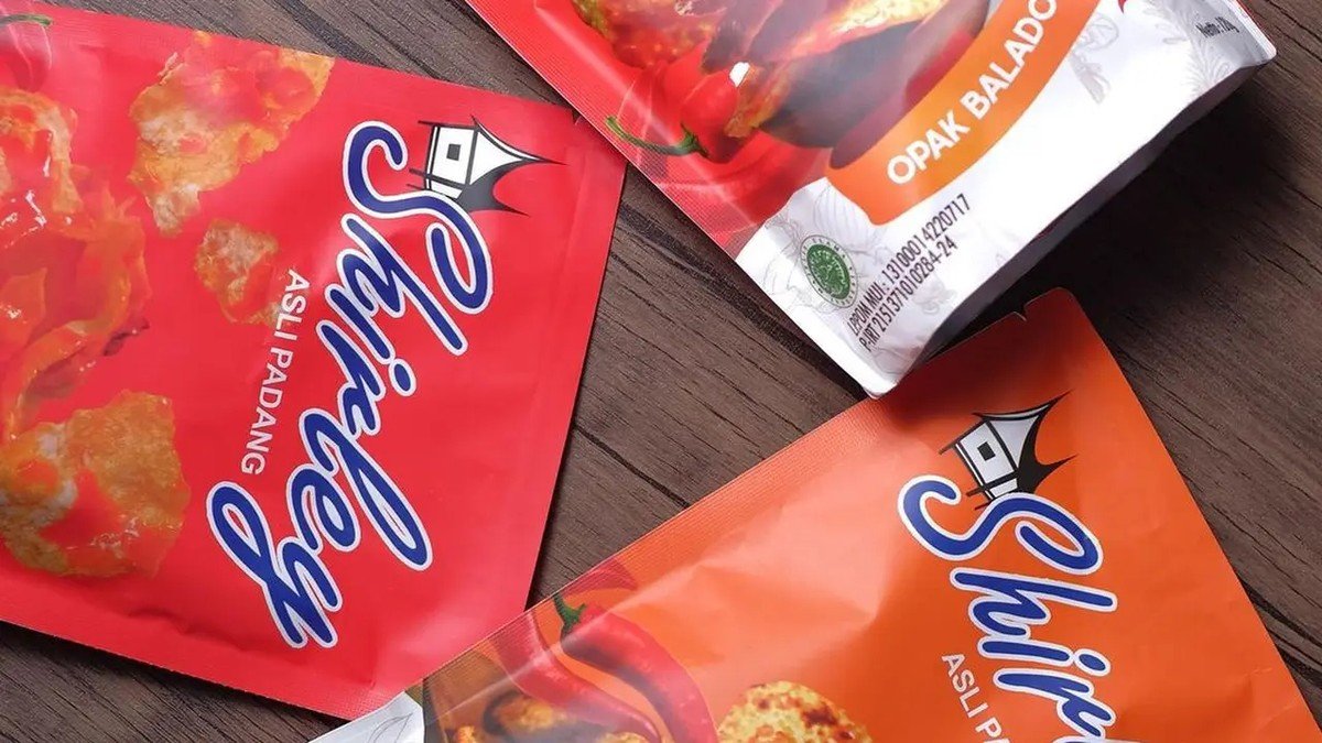 Keripik Balado Shirley kemasan khas merek Padang yang sudah terkenal internasional