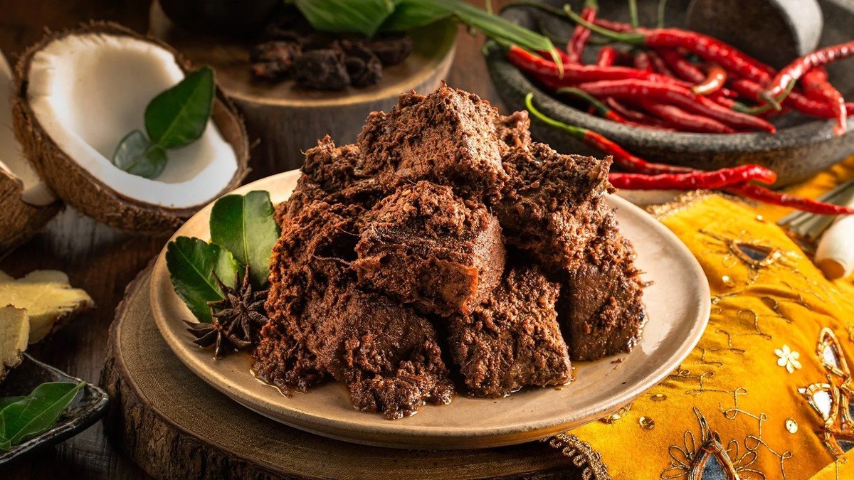 10 Oleh-Oleh Khas Padang yang Wajib Dibawa Pulang, salah satunya rendang telur kering renyah khas Minang