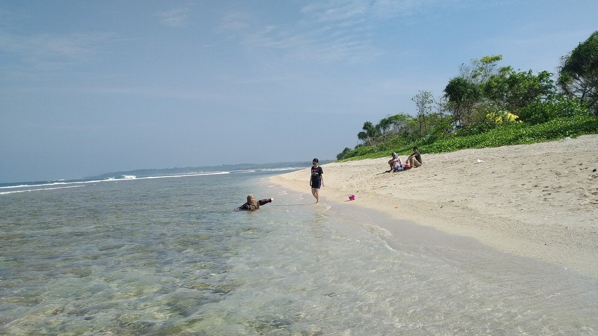 Pantai Cibuaya Ujung Genteng Sukabumi yang tenang dan sepi