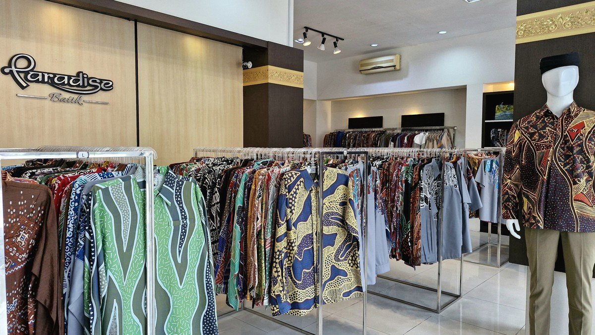 Koleksi batik kontemporer di Paradise Batik Kotagede Yogyakarta
