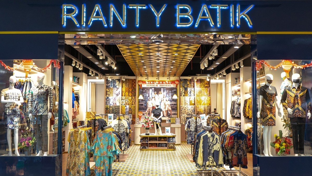Koleksi batik ready to wear di Rianty Batik Malioboro Yogyakarta