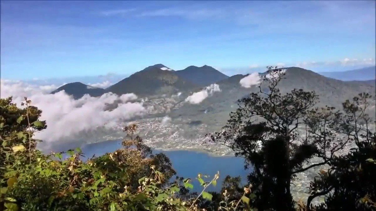 Panorama dari puncak Gunung Merbuk Buleleng menghadap Laut Bali di utara
