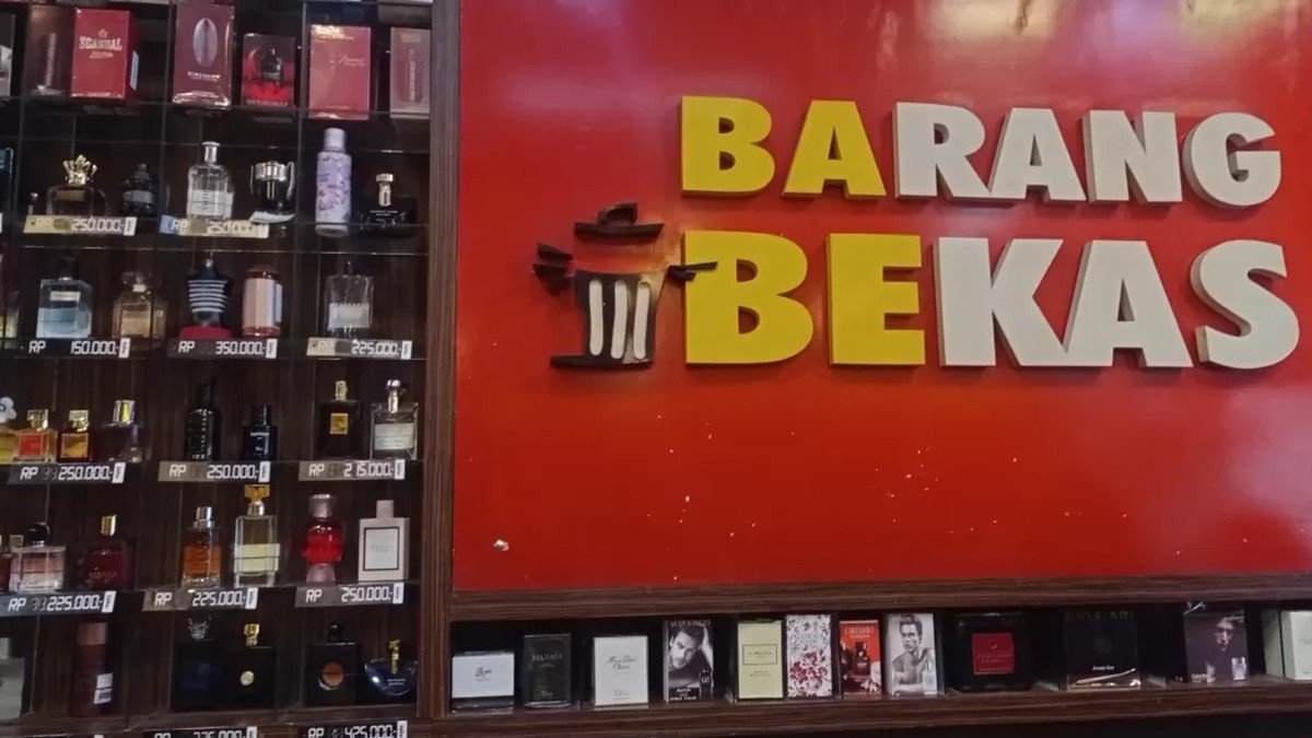 Tampilan toko BABE Cihapit Bandung dengan suasana thrift store yang rapi dan bersih