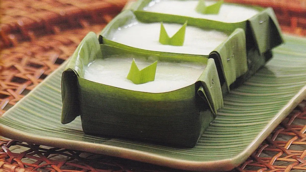kue jojorong khas Tangerang berbahan tepung beras dan gula merah