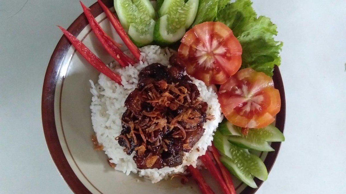 nasi jagal khas Tangerang dengan lauk daging sebagai menu makan berat
