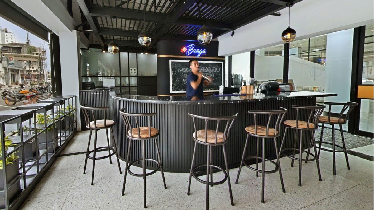 Ini Daftar 10 Cafe Bandung Dengan Live Music termasuk B10 Cafe Braga dengan suasana klasik dan penampilan live band
