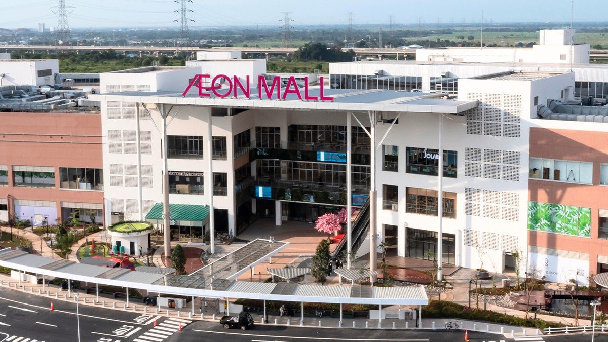AEON Mall Deltamas Bekasi dengan Rainbow Bridge dan konsep taman Jepang
