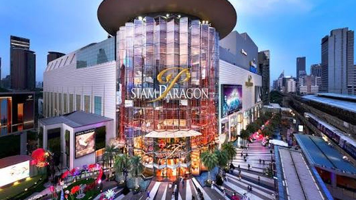 interior Siam Paragon Bangkok yang mewah dengan brand luxury internasional