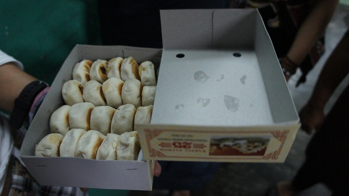 Bakpia Pathok 25 Jogja fresh dari oven dengan kotak kemasan klasik