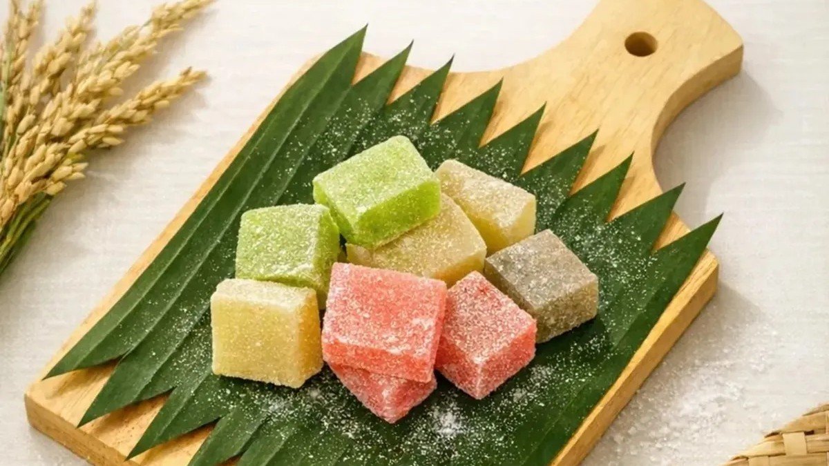 Yangko khas Jogja dalam kotak kemasan dengan potongan-potongan kenyal berlumur tepung putih