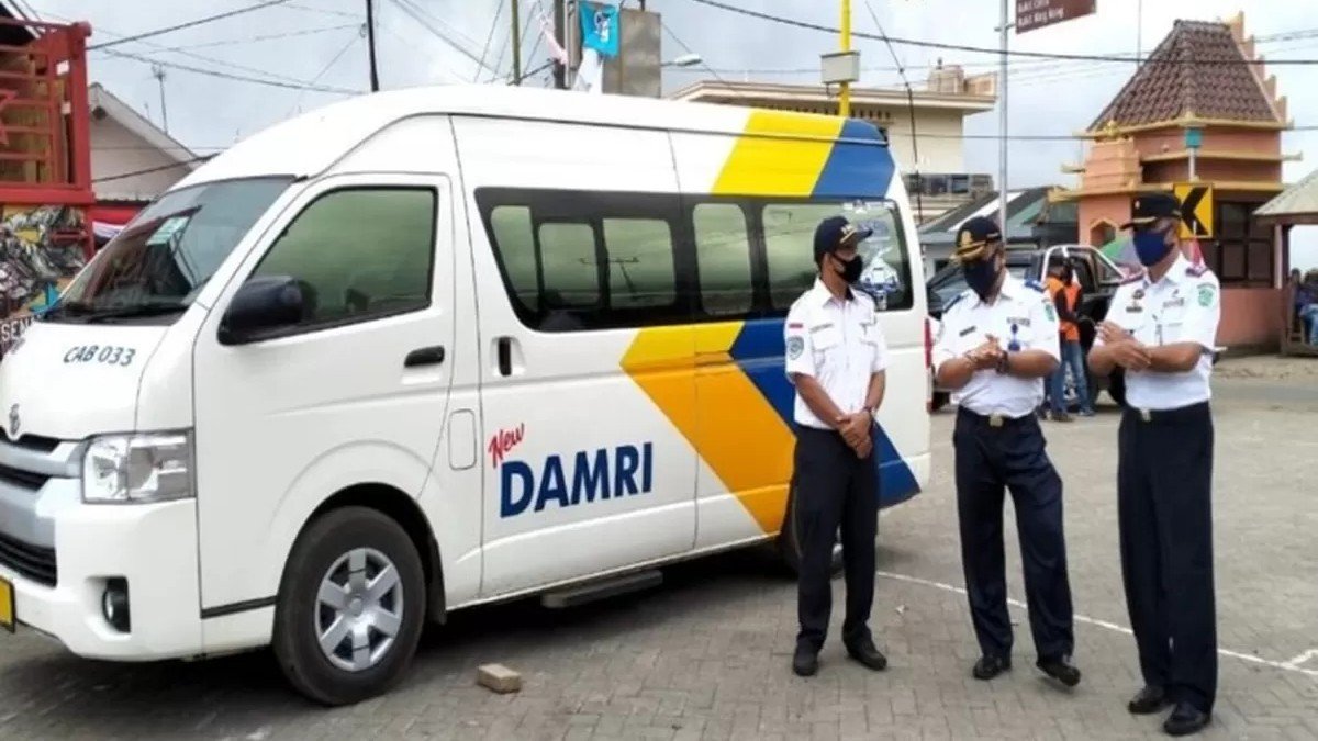 Minibus paket wisata Bromo penjemputan dari Surabaya menuju kawasan Tengger