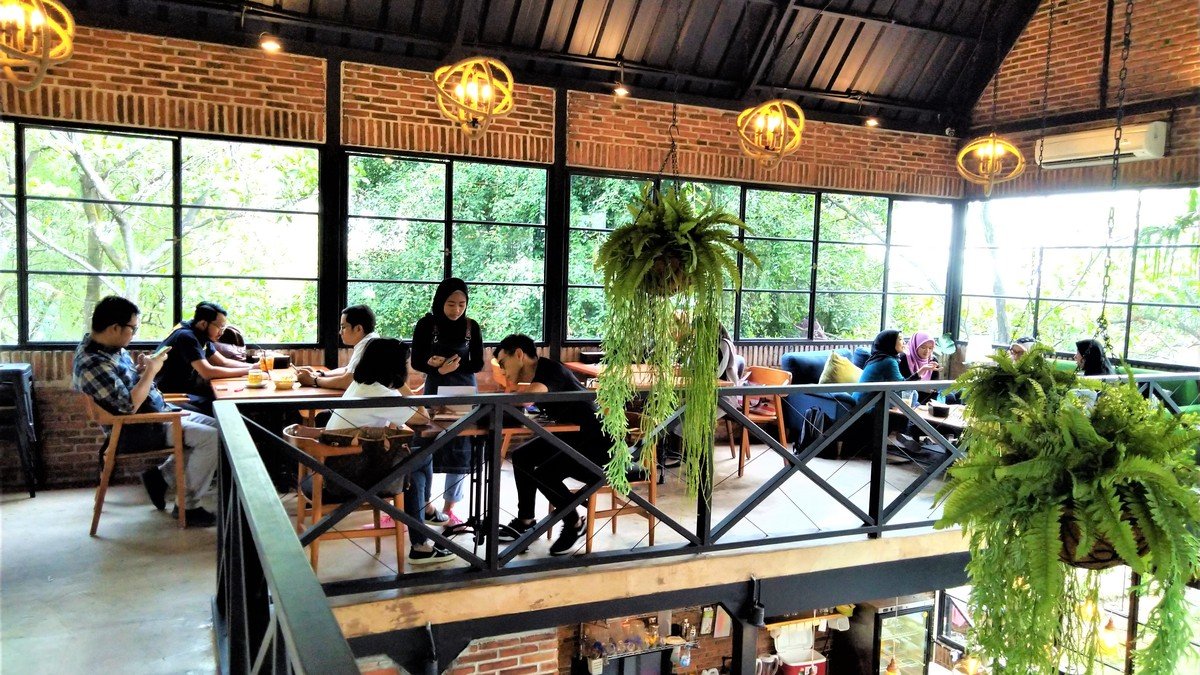 Finch Coffee and Kitchen Bogor kafe hits 2026 dengan suasana nyaman untuk nongkrong dan kerja