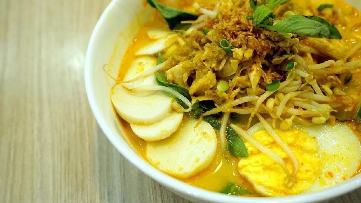 Laksa Bogor kuah kuning oncom khas di kawasan Surya Kencana