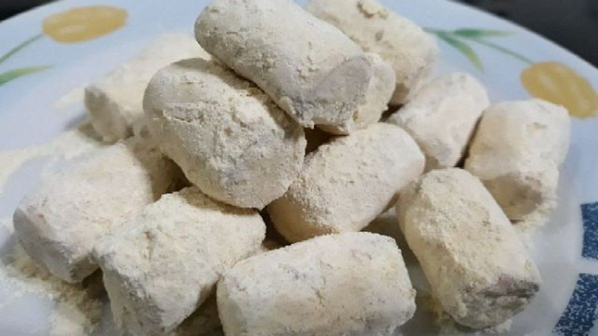 Kue batang buruk, oleh-oleh khas Kepulauan Riau yang populer dibeli wisatawan di Batam